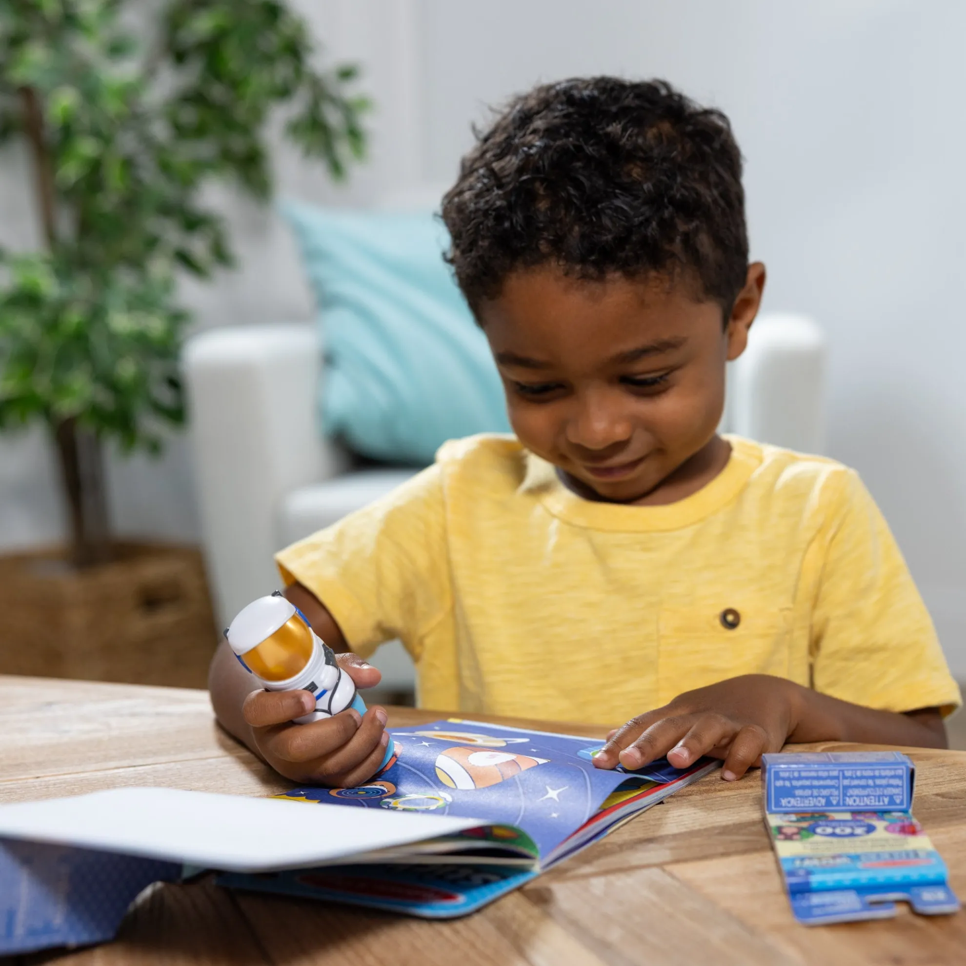 Sticker WOW!™ Astronaut Bundle: Activity Pad & Sticker Stamper + Mini Activity Pad and 200 Refill Stickers