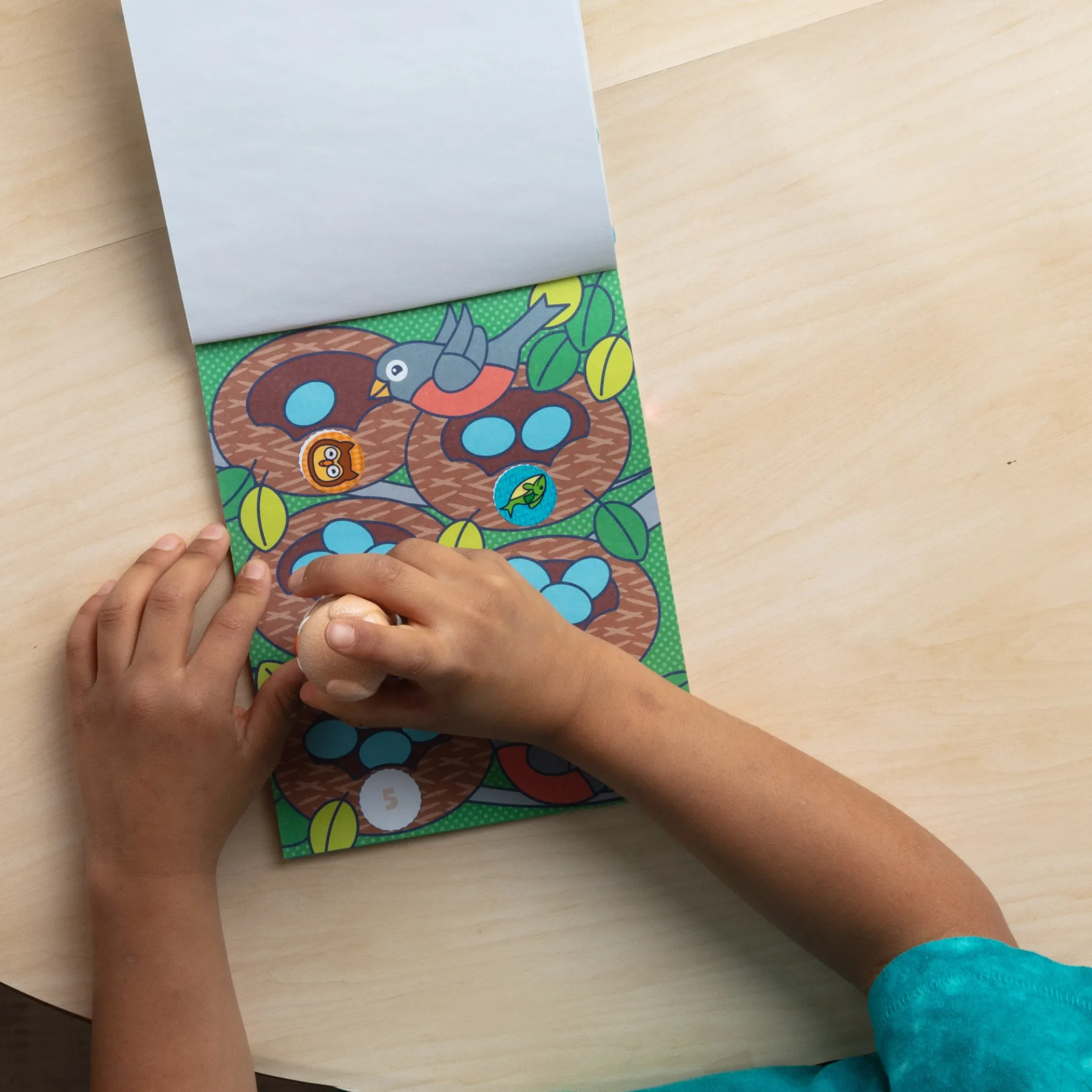 Sticker WOW!™ Bunny Bundle: Activity Pad & Sticker Stamper + Mini Activity Pad and 200 Refill Stickers