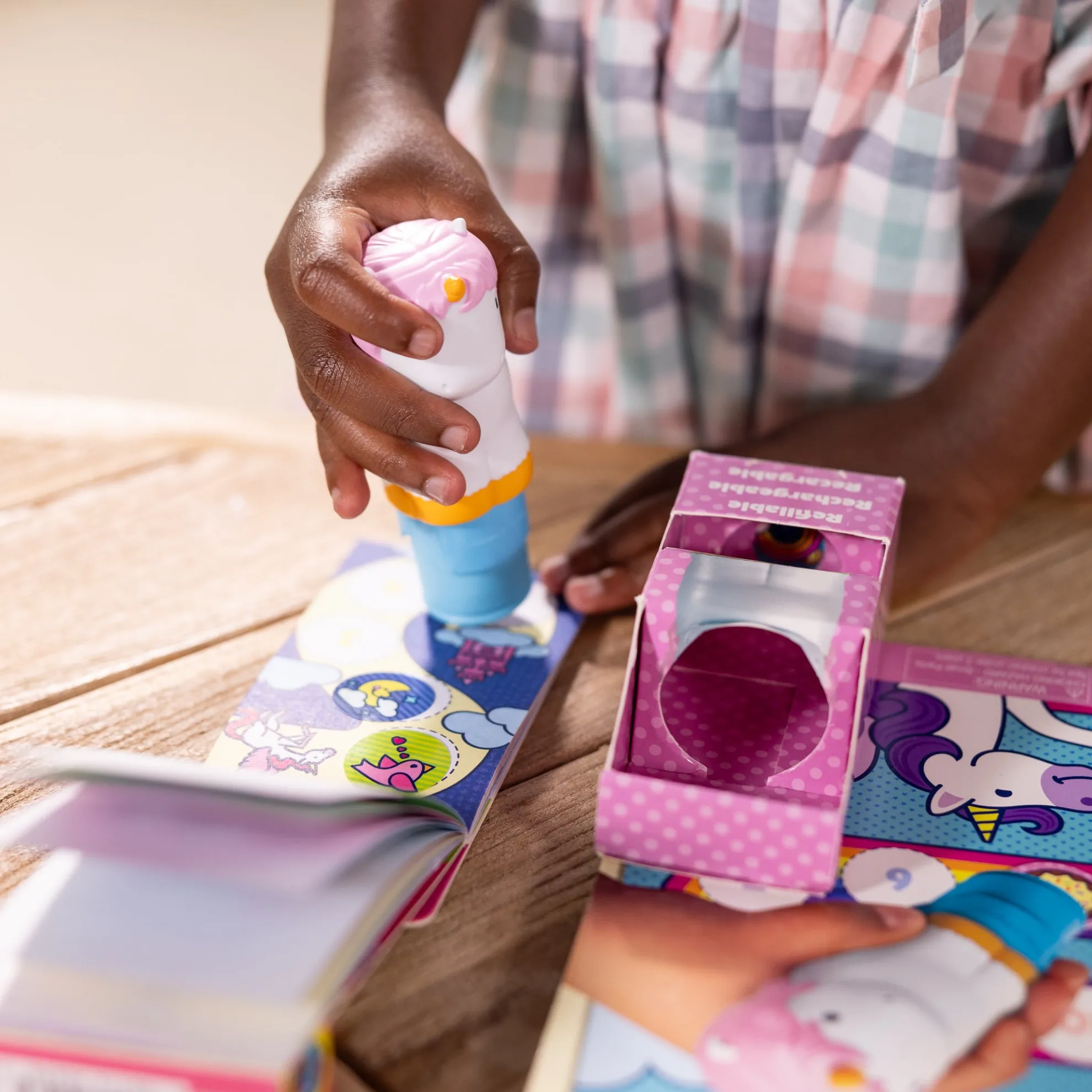 Sticker WOW!™ Unicorn Bundle: Activity Pad & Sticker Stamper + Mini Activity Pad and 200 Refill Stickers